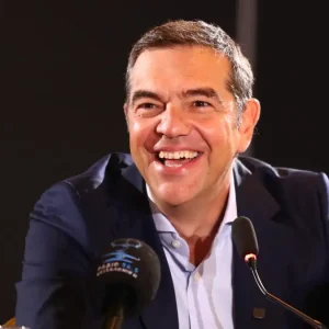Ο Αλέξης Τσίπρας «έδειξε» τον Κυριάκο Μητσοτάκη για τον τραυματισμό του Κωνσταντέλια