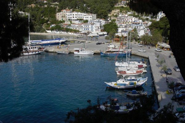 Ιταλίδα τουρίστρια έπεσε από σκάφος στην Αλόννησο και τραυματίστηκε στον αυχένα
