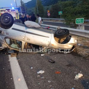 Αυτοκίνητο βρέθηκε ανάποδα στην εθνική οδό αμέσως μετά τη σήραγγα Κνημίδας (ΦΩΤΟ)