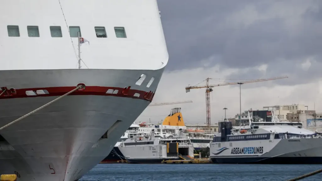 Μέχρι τις 16:00 το απαγορευτικό απόπλου από Ραφήνα και Λαύριο: Τρεις ακυρώσεις δρομολογίων από τον Πειραιά