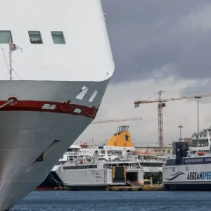 Μέχρι τις 16:00 το απαγορευτικό απόπλου από Ραφήνα και Λαύριο: Τρεις ακυρώσεις δρομολογίων από τον Πειραιά