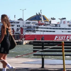 Απαγορευτικό απόπλου σε Ραφήνα και Λαύριο λόγω ισχυρών ανέμων: Τροποποιήσεις δρομολογίων στον Πειραιά
