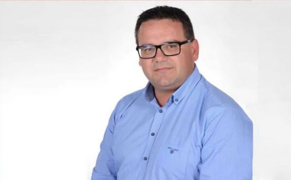 Ο Δήμαρχος Στυλίδας ο ένας από τους δύο συλληφθέντες για την πυρκαγιά στη Βοιωτία - Ο Γιάννης Αποστόλου φέρεται να ήταν ο μελετητής του έργου - Τι δηλώνει ο ποινικολόγος Γιώργος Δούμας