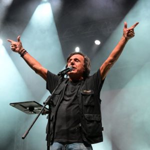 Ο Βασίλης Παπακωνσταντίνου ακύρωσε τις προγραμματισμένες συναυλίες του: Με ταλαιπωρεί μία επίμονη πνευμονία