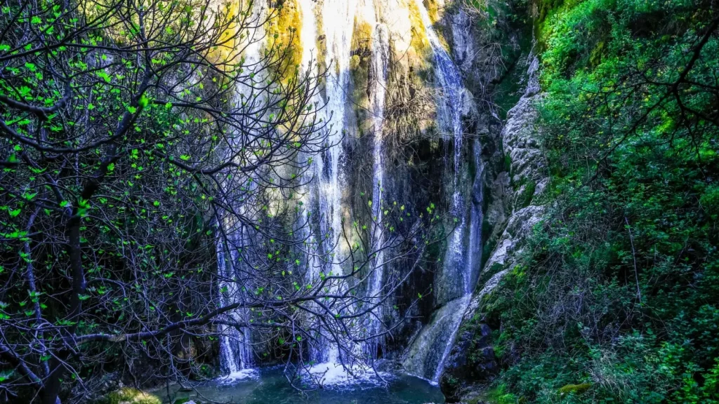 Πώς έγινε η τραγωδία με τη 18χρονη σε καταρράκτη στη Βέροια: Το «αχ» πριν πέσει στο νερό και η προσπάθεια του φίλου της να τη σώσει