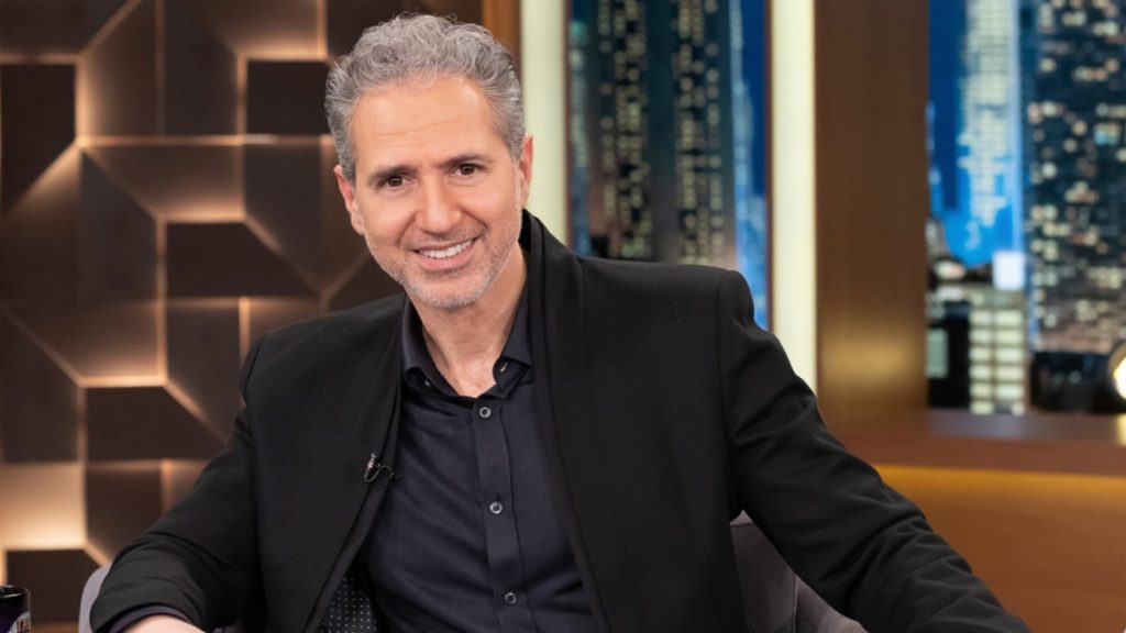 Δημήτρης Κόκοτας: Τα παιδικά χρόνια με έναν πατέρα - θρύλο, ο μεγάλος έρωτας και η γνωριμία με τον Φοίβο που οδήγησε σε μία «χρυσή» καριέρα