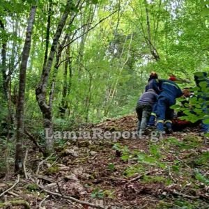 Ευρυτανία: Αίσιο τέλος στην επιχείρηση διάσωσης των επιβατών του αγροτικού που έφυγε σε γκρεμό