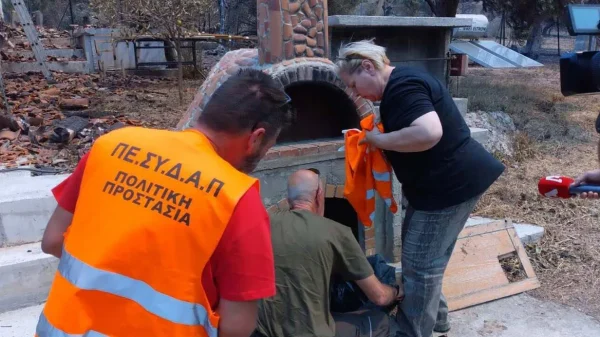 Συγκλονιστικές διασώσεις ζώων στα πύρινα μέτωπα: Σκύλος δεμένος σε αυλή και νεογέννητα γατάκια σε ξυλόφουρνο, δείτε φωτογραφίες