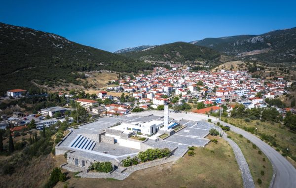 Μνήμη & δικαίωση: Πολωνοί ανακάλυψαν το μαρτυρικό Δίστομο – Δικοί μας τους το… απέκρυψαν!