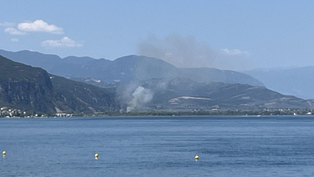 Συναγερμός για πυρκαγιά στο κάμπινγκ του ΕΟΤ στα Καμένα Βούρλα