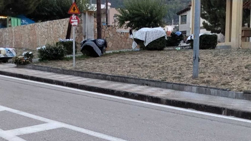 Ρομά κατασκήνωσαν στην Τραγάνα - Διαμαρτύρονται οι κάτοικοι