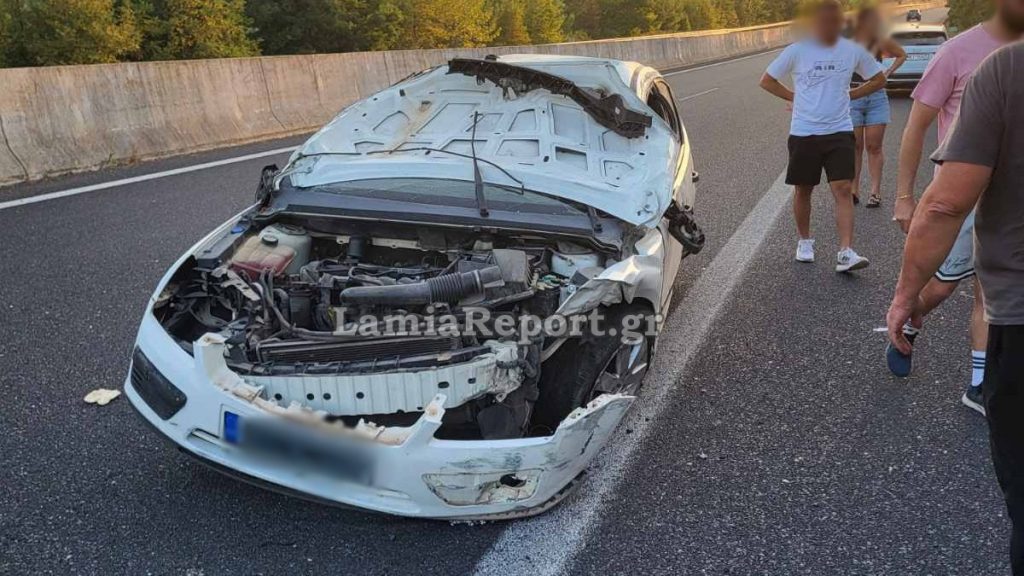 Φθιώτιδα: Τροχαίο με εκτροπή αυτοκινήτου στην εθνική οδό - Δείτε εικόνες