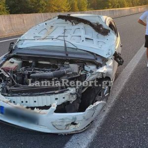 Φθιώτιδα: Τροχαίο με εκτροπή αυτοκινήτου στην εθνική οδό - Δείτε εικόνες