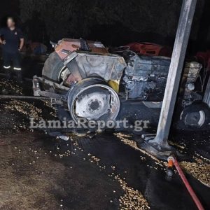 Πυρκαγιά σε αγροτική αποθήκη τα ξημερώματα στη Λοκρίδα - Δείτε εικόνες