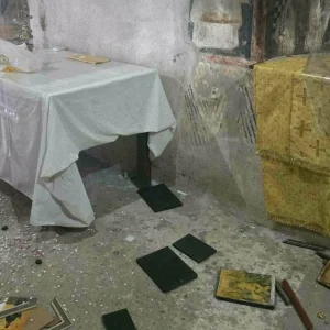 Άγνωστοι βανδάλισαν ξωκλήσι στον Σαρωνικό -Η αντίδραση του Δήμου