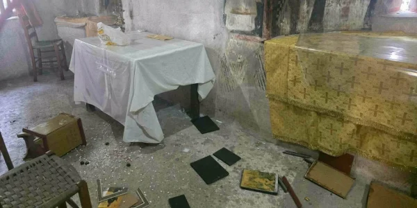 Άγνωστοι βανδάλισαν ξωκλήσι στον Σαρωνικό -Η αντίδραση του Δήμου
