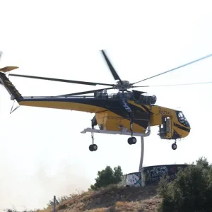 Αναγκαστική προσγείωση ελικοπτέρου στον Χάρακα Αττικής λόγω μηχανικής βλάβης