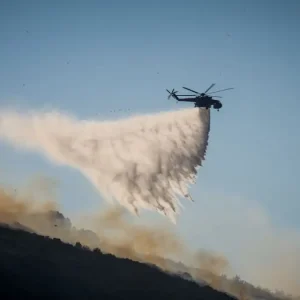Πυρκαγιά στη Ζάκυνθο, στην περιοχή Μαραθιάς – Επιχειρούν εναέρια μέσα
