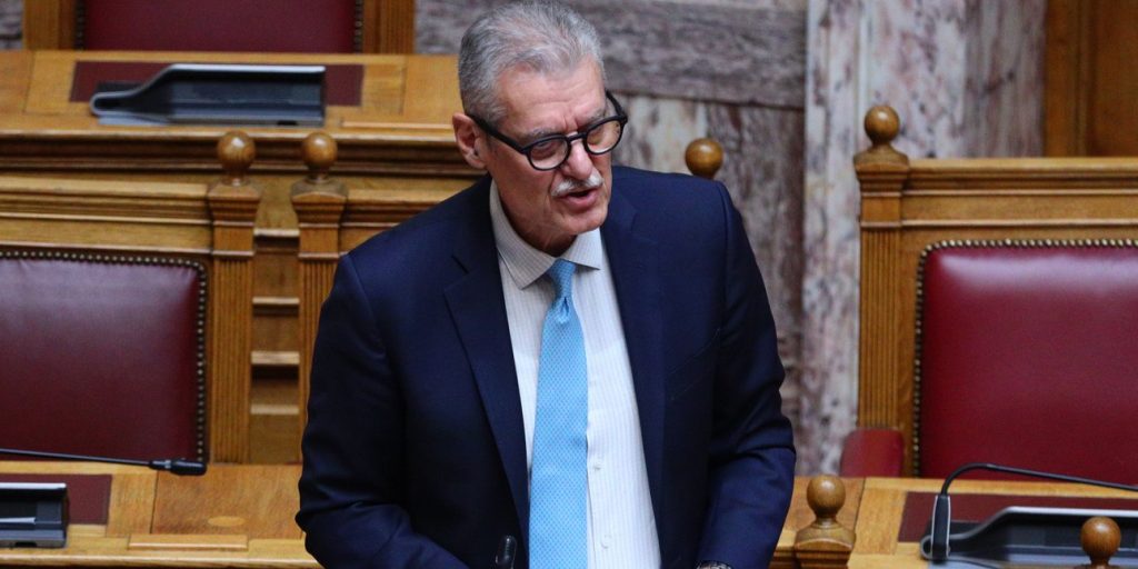 Κόντρα Τουρνά-Ζωής στη Βουλή για τις πυρκαγιές: «Υφίσταμαι συστηματικό μπούλινγκ» - «Στο στρατό έτσι μάθατε να λέτε;»