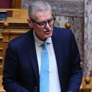 Κόντρα Τουρνά-Ζωής στη Βουλή για τις πυρκαγιές: «Υφίσταμαι συστηματικό μπούλινγκ» - «Στο στρατό έτσι μάθατε να λέτε;»