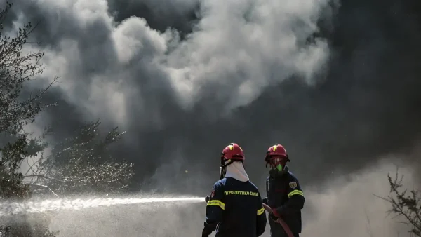 Πυρκαγιά στο Κοκκινόχωμα Καβάλας: 4 αεροσκάφη και ένα ελικόπτερο στη μάχη με τις φλόγες – Ήχησε το 112