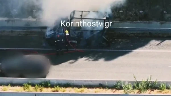 Κιάτο: Φορτηγάκι τυλίχθηκε στις φλόγες εν κινήσει στην Κορίνθου – Πατρών, ο οδηγός πρόλαβε να βγει