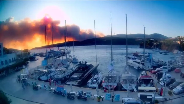 Καίει ανεξέλεγκτη η φωτιά σε δάσος στη Σκύρο: Εκκενώθηκαν δύο οικισμοί