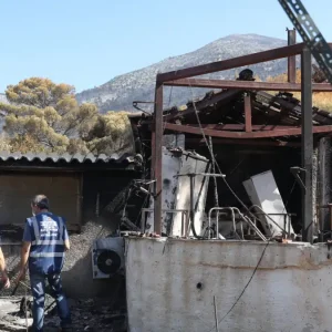 Κρανίου τόπος η περιοχή στο Πόρτο Γερμενό μετά το καταστροφικό πέρασμα της φωτιάς: Ξεκίνησε η αυτοψία στα καμένα σπίτια