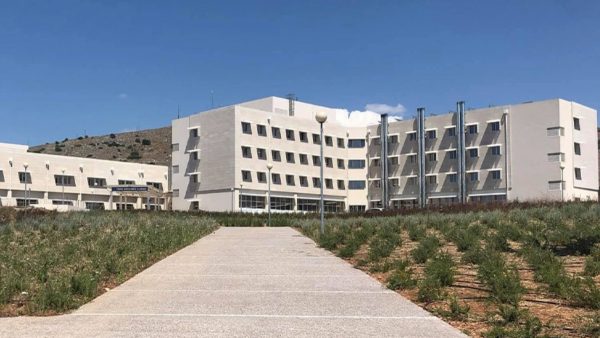 Εργαζόμενος στο Νοσοκομείο Χαλκίδας τραυματίστηκε σοβαρά όταν "έσκασε" φιάλη οξυγόνου μέσα σε θάλαμο με 5 ασθενείς