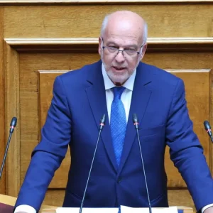 Φλωρίδης κατά Τσίπρα για τη Δικαιοσύνη: «Μετά από όσα διέπραξε, θα έπρεπε να την αποφεύγει όπως ο διάβολος το λιβάνι»