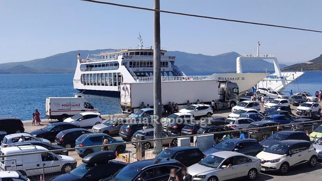Γλύφα: Κοσμοσυρροή και μεγάλες ουρές και στο λιμάνι (Βίντεο - Φωτογραφίες)