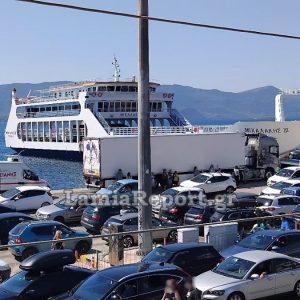 Γλύφα: Κοσμοσυρροή και μεγάλες ουρές και στο λιμάνι (Βίντεο - Φωτογραφίες)