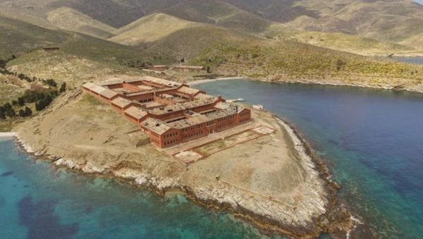 Το ελληνικό νησί με το σκοτεινό παρελθόν που έχει μετατραπεί σε καταφύγιο σπάνιων ζώων