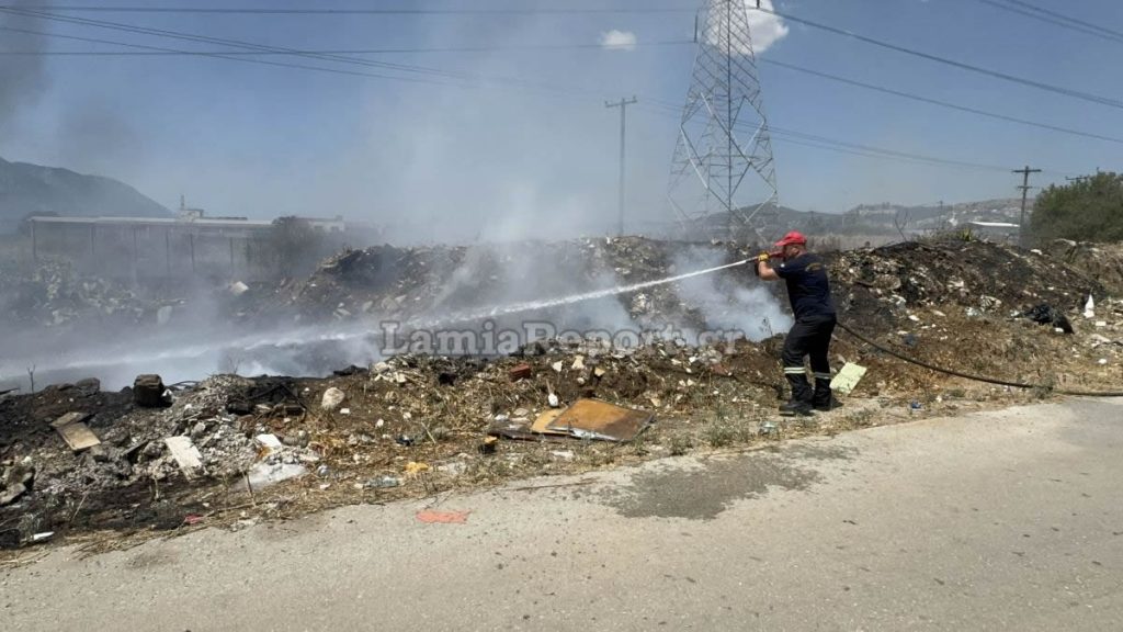 Λαμία: Πρόλαβαν τα χειρότερα οι πυροσβέστες στην είσοδο της Ροδίτσας από την Ξηριά (ΒΙΝΤΕΟ-ΦΩΤΟ)