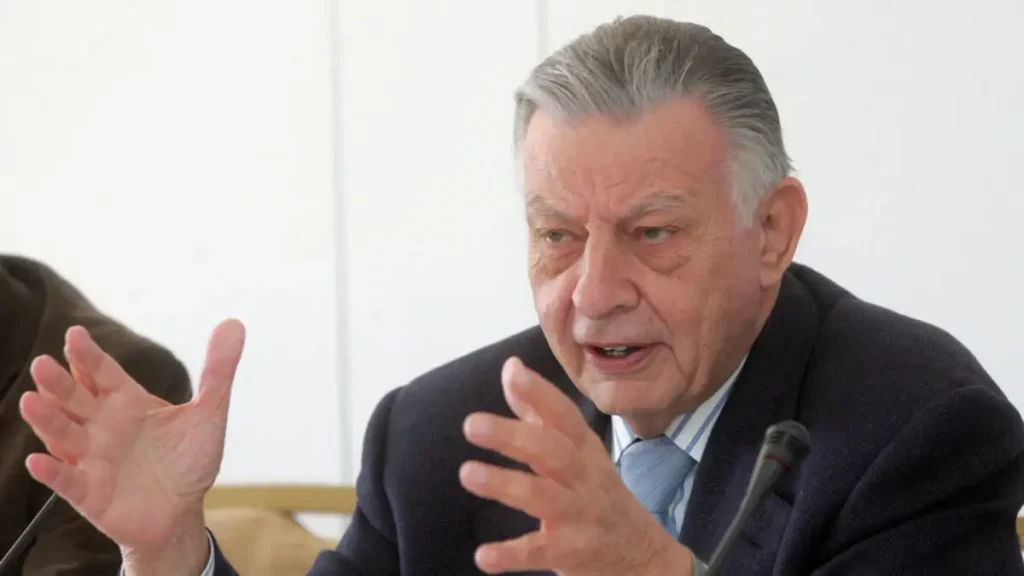 Κηδεία Γιάννη Βαρβιτσιώτη: Με στρατιωτικές τιμές το τελευταίο αντίο