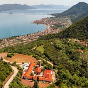 Στροφή στην ηπειρωτική Ελλάδα για τις οικογενειακές διακοπές του Αυγούστου – Τέσσερις οικονομικοί προορισμοί στη Φθιώτιδα