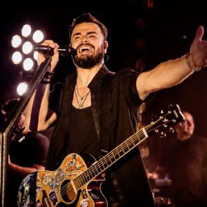 Ο Ηλίας Καμπακάκης έρχεται στη «Γκαζόζα»: Το μεγάλο live που βάζει «φωτιά» την τελευταία Κυριακή του Αυγούστου στις Ράχες!