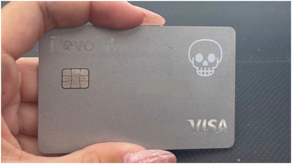 Βρέθηκε κάρτα Revolut στο κέντρο της Λαμίας