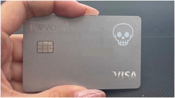Βρέθηκε κάρτα Revolut στο κέντρο της Λαμίας