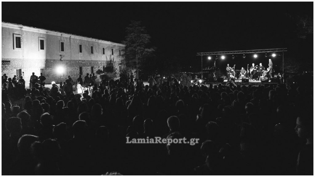«Πλημμύρισε» μελωδίες το Κάστρο Λαμίας κάτω από την Πανσέληνο του Αυγούστου - Δείτε φωτογραφίες