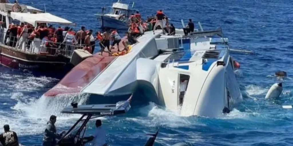 «Μπήκαν νερά, άρχισε να γέρνει, τρανταζόμασταν, η πλώρη διαλύθηκε» - Περιγραφές σοκ, ο καπετάνιος εγκατέλειψε από τους πρώτους το καταμαράν, λένε