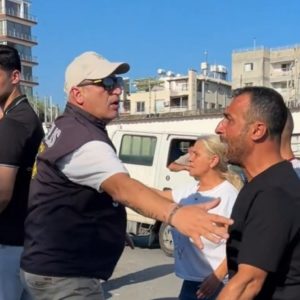 «Μήπως είναι ο γιος μου;»: Συγκλονιστικές εικόνες από το λιμάνι της Κερύνειας, απελπισμένοι γονείς σταματούν τα ασθενοφόρα και ψάχνουν τα παιδιά τους