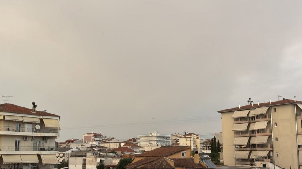 Κρύφτηκε ο Κίσσαβος από τον καπνό της μεγάλης πυρκαγιάς στη Χαλκιδική (ΦΩΤΟ)