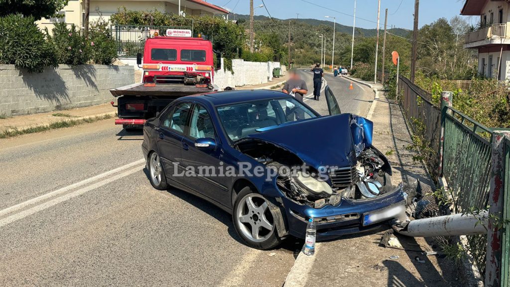 Φθιώτιδα: Αυτοκίνητο έπεσε σε κολώνα φωτισμού στην ε.ο. Λαμίας - Καρπενησίου - Μία τραυματίας