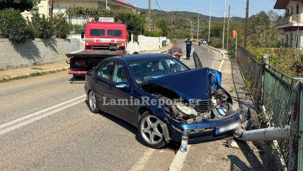 Φθιώτιδα: Αυτοκίνητο έπεσε σε κολώνα φωτισμού στην ε.ο. Λαμίας - Καρπενησίου - Μία τραυματίας