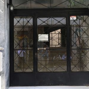 Θρίλερ στην Κυψέλη: Ζητούν εξέταση DNA για να ξεκαθαρίσουν τις σχέσεις ενηλίκων και ανηλίκων στο διαμέρισμα
