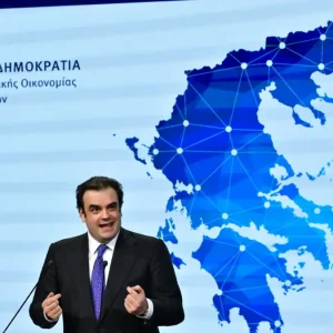 Πιερρακάκης: Για κάθε 1 δισ. ευρώ κερδίζουμε περίπου 30 εκατ. σε τόκους τον χρόνο