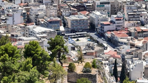 Τελικά στη Λαμία είναι περισσότερα τα ανοιχτά ή τα κλειστά καταστήματα?
