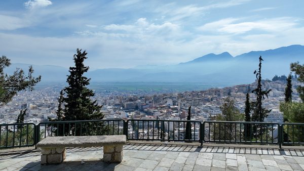 Άστατος καιρός με καταιγίδες και μποφόρ - Πότε επιστρέφουν οι υψηλές θερμοκρασίες