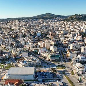 Νέες αποκαλύψεις για τον 66χρονο «φαντομά» που είχε καταδικαστεί σε 120 χρόνια φυλακή - Το διαμέρισμα στη Λαμία όπου έμενε με την 27χρονη σύζυγό του